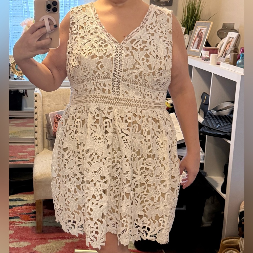 City Chic - Elegant Cream Lace Dress